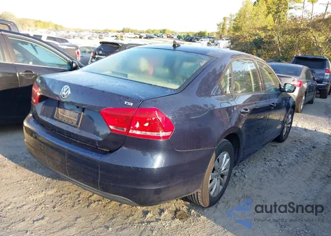 2015 Volkswagen Passat 1.8T Wolfsburg Edition z USA, uszkodzony, nr VIN 1VWAS7A32FC055408